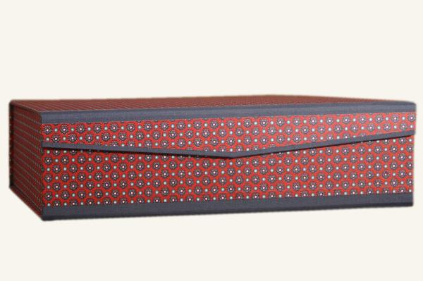 Red box "Gretl", box of flowers, storage box